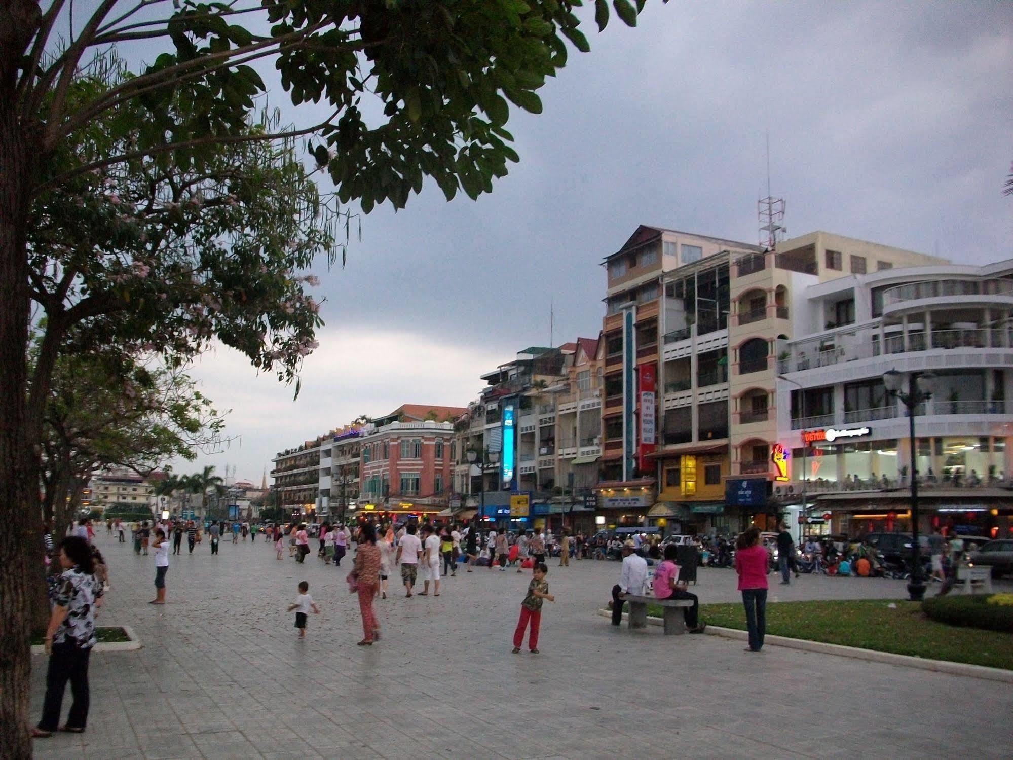 Riverside Backpackers Phnom Penh Exterior foto