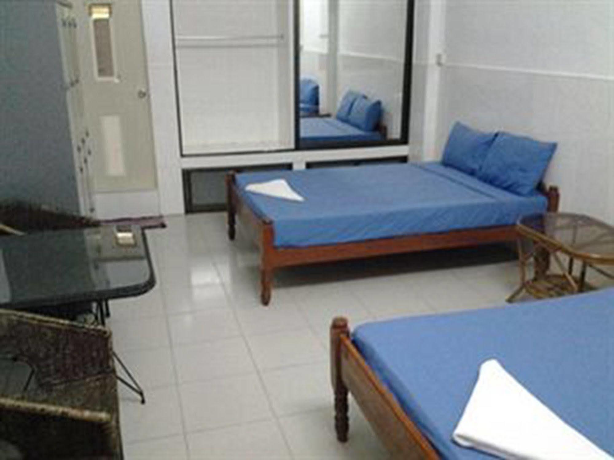 Riverside Backpackers Phnom Penh Exterior foto